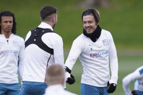 包含赛前体能课后，费城76人刷新队史纪录备战西甲，信心回归，团队化学反应显著的词条