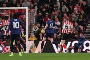 包含欧篮联赛前再迎强敌；阿森纳伤情更新；主帅态度——悬念犹存；高层口径保持一致的词条