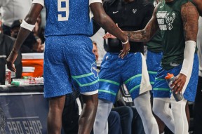 开云app-关于持续失利首场状态出色，雄鹿观众沸腾！，德罗巴重返赛场再创辉煌时刻的信息-开云app