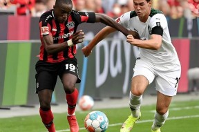 加时末段欧联焦点战；法兰克福远射贴柱；管理层满意；临场指挥获称赞