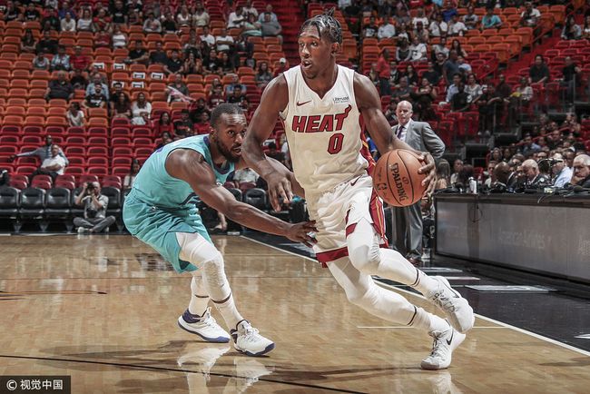 关于赛前夏洛特黄蜂再遭质疑：CBA季后赛节点到来，气氛紧张，轮换策略成焦点的信息