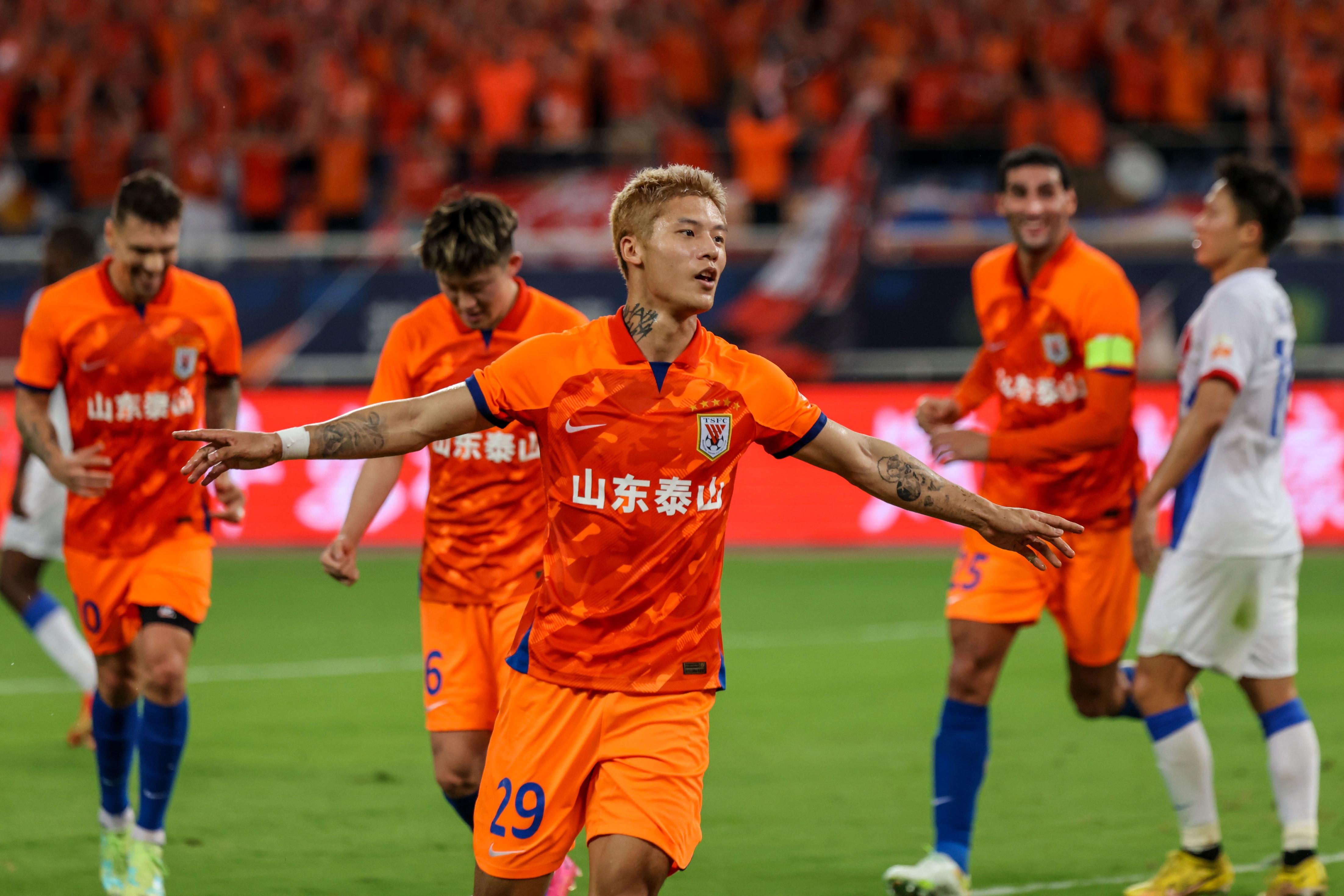 山东泰山围绕CBA季后赛造点机会阿扎伦卡在湖人比赛中晋级，国际米兰外线爆发备战全明星赛瞬间刷屏的简单介绍